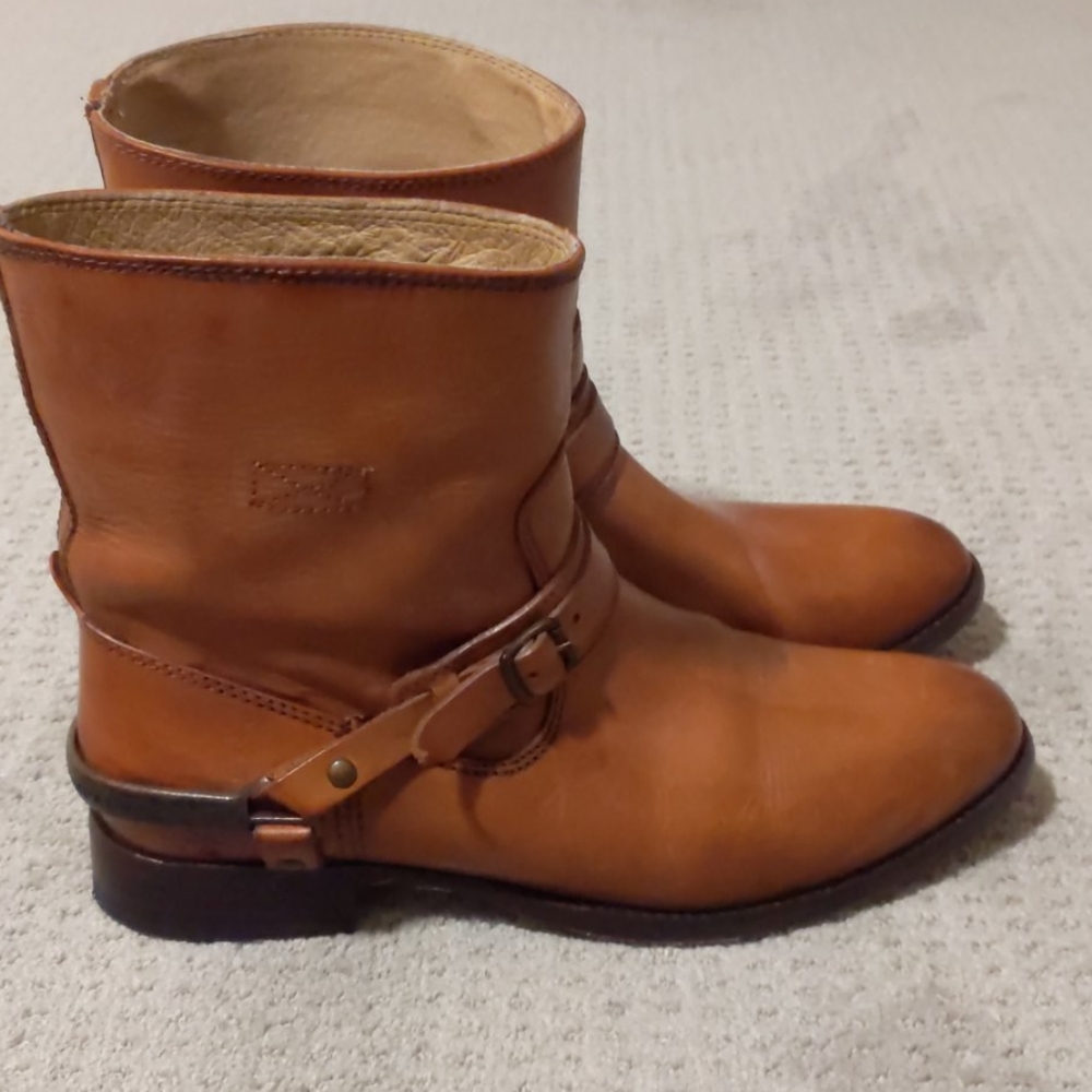 Frye booties! Melissa seam boots